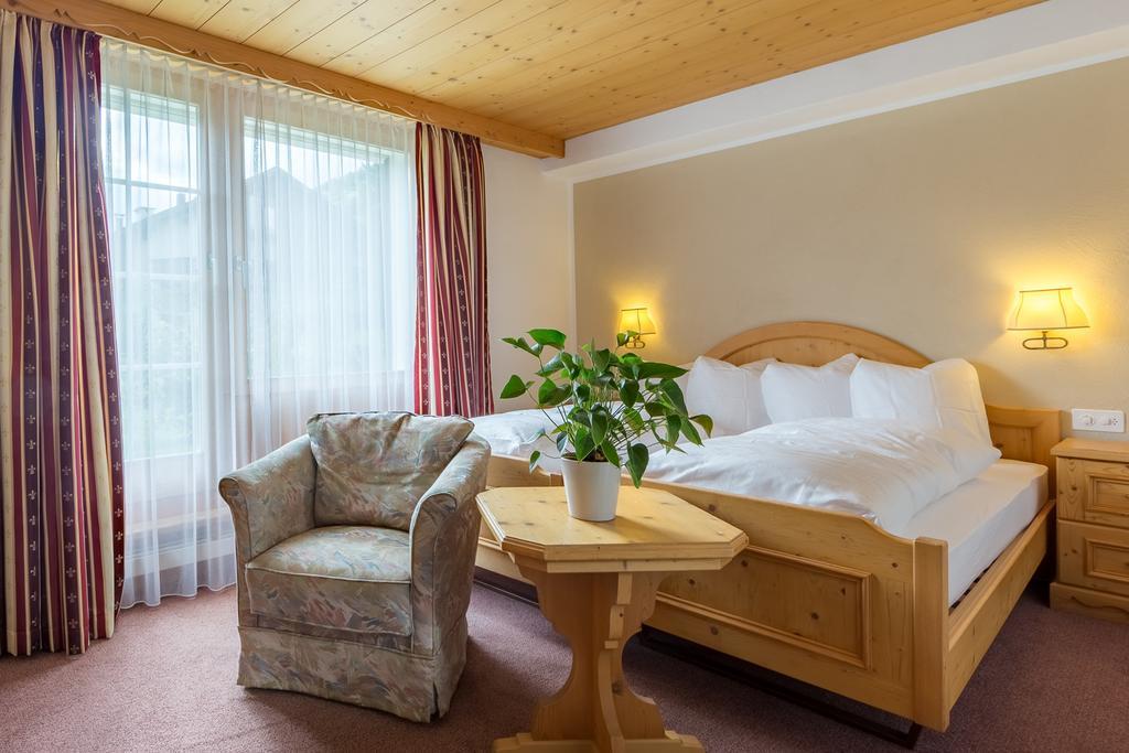 Hotel Bellaval Laax Bagian luar foto